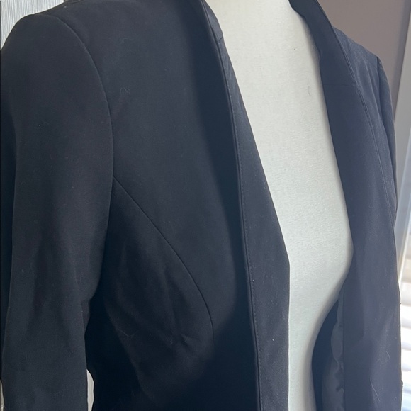 3 for $20 💜 REITMANS Classic Black Blazer - Picture 3 of 5